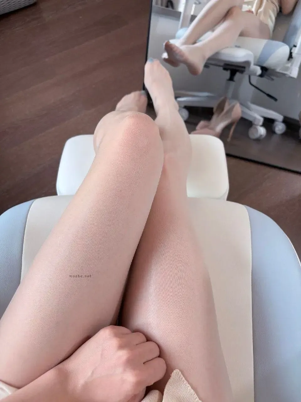 小甜酒子 – 趴我腿上【5P】